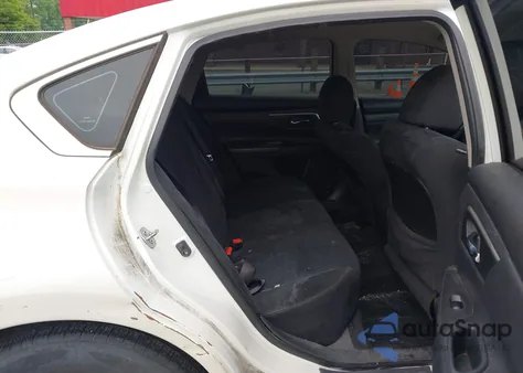 2015 Nissan Altima 2.5 S z USA, uszkodzony, nr VIN 1N4AL3AP8FC267389